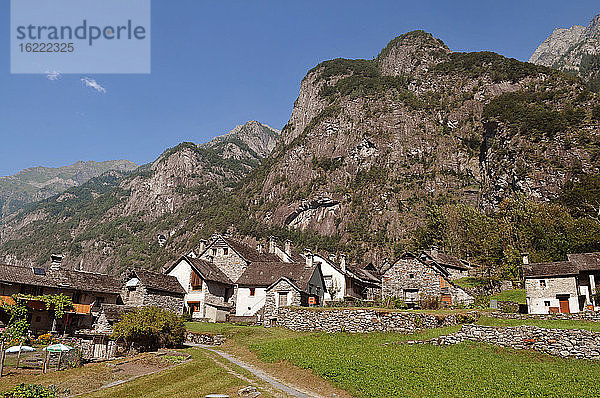 Schweiz  Kanton Tecino  Val Bavona  kleines Dorf Roseto  hier gibt es keinen Strom