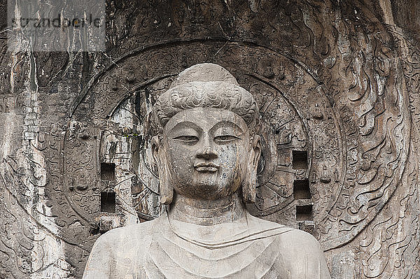 Kopf der Vairocana-Bouddha-Statue in den Longmen-Höhlen  Luoyang  Henan  China