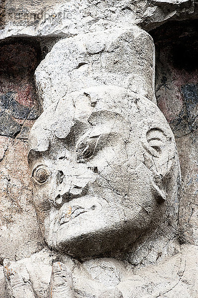 Kopf der Bouddha-Statue in den Longmen-Höhlen  Luoyang  Henan  China
