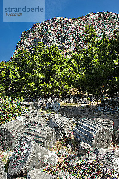 Türkei  Ionien  Priene Griechische Stadt  Ruinen des Tempels der Athene (350 v. Chr.)