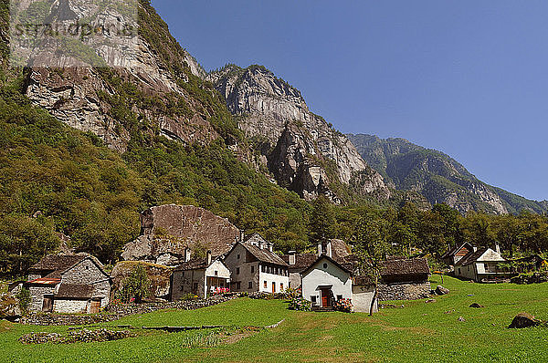 Schweiz  Kanton Tecino  Val Bavona  kleines Dorf Roseto  hier gibt es keinen Strom