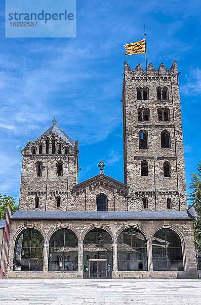 Spanien  Katalonien  Provinz Girona  Ripoll  Fassade des Klosters Santa-Maria (10. Jahrhundert  umgebaut im 19. Jahrhundert)
