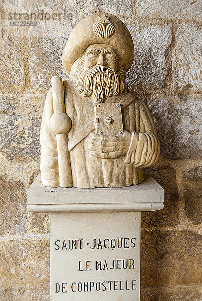 Frankreich  Charente Maritime  Pons  Steinstatue des Heiligen Jakobus des Großen von Compostela  Hopital Neuf (12. Jh.) (Relais und Hospiz für die Pelgrims von Compostela)