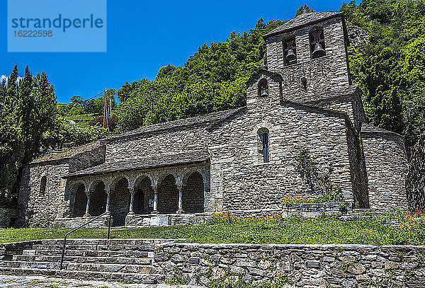 Spanien  Katalonien  Pyrenäen  Vall de Nuria  Dorf Queralbs  Kirche Sant Jaume (10. Jahrhundert)