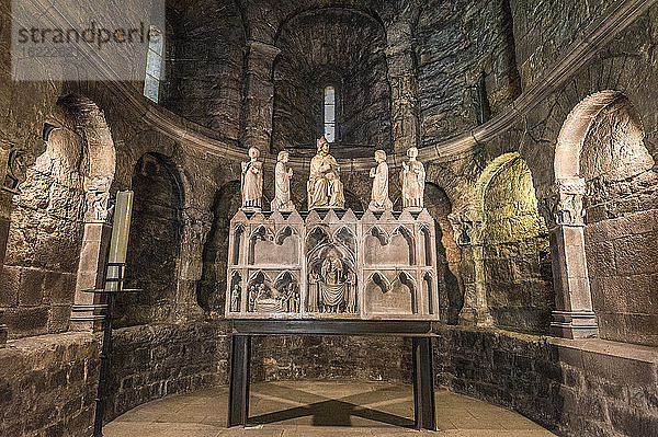Spanien  Katalonien  Comarque von Ripolles  Kapelle in der Kirche des alten Klosters Sant Joan de les Abadesses  Altar