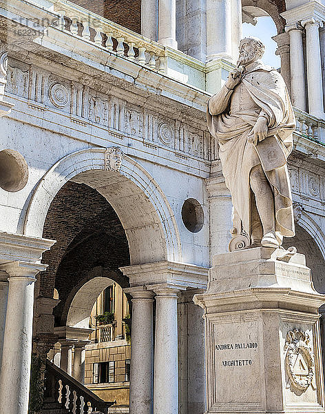 Italien  Venetien  Vicenza  Statue des Architekten Andrea Palladio (UNESCO-Welterbe)