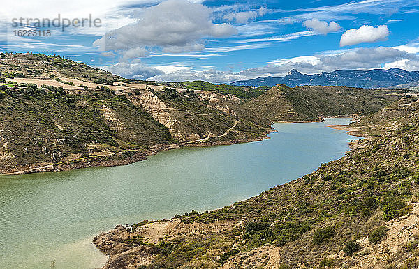 Spanien  Autonome Gemeinschaft Aragonien  Provinz Huesca  Pyrenäen  Loporzano  See der Talsperre des Monte Aragon.