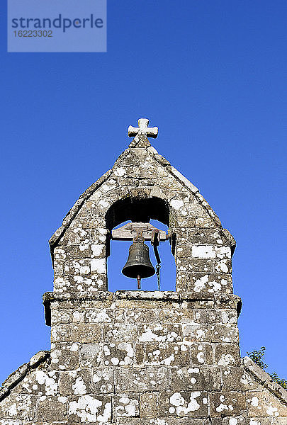 Frankreich  Limousin  Coreze  Weiler Miginiac  Glockenturm einer Kapelle (17. Jahrhundert)