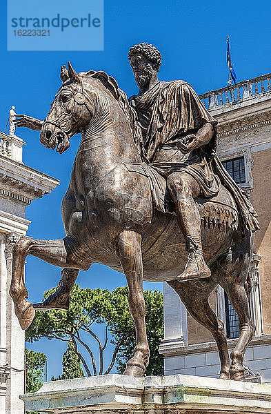 Italien  Rom  Kapitol  Nachbildung des Reiterstandbilds von Marcus Aurelius  Piazza del Campidoglio (von Michelangelo entworfen)