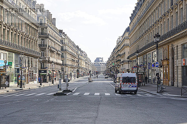 Frankreich Paris  1. und 2. Arrondissement 20/03/20. Kein Verkehr auf der avenue de lâ€™Opera  aufgrund der von der französischen Regierung beschlossenen Eindämmungspflicht zur Bekämpfung der Coronavirus-Epidemie.