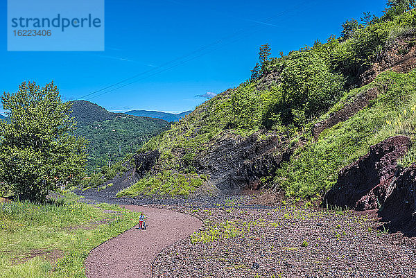 Spanien  Katalonien  Naturpark der Vulkanzone Garrotxa  Olot  Naturschutzgebiet des erloschenen Vulkans Montsacopa