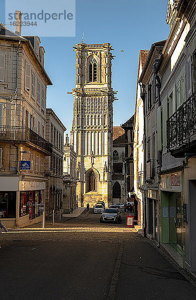 Europa  Frankreich  Bourgogne Franche Comte  Nievre  Clamecy  Turm der Kirche St. Martin