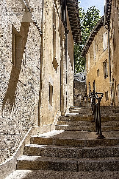 Frankreich  Vaucluse  Avignon  Gasse mit Treppen in der Altstadt