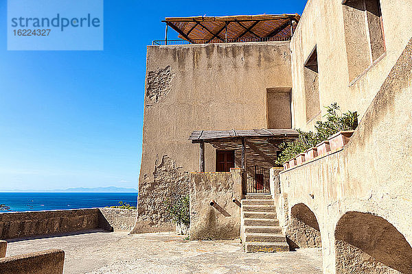 Vestige eines Hauses in der aragonischen Burg von Ischia  Forio  Golf von Neapel  Region Kampanien  Italien