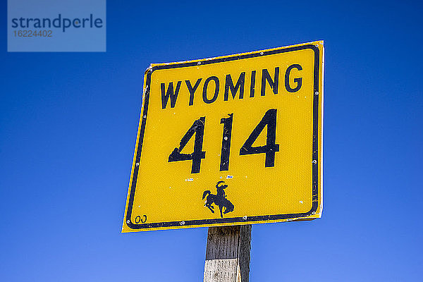 USA  Wyoming  Straßenschild wyoming Grenze