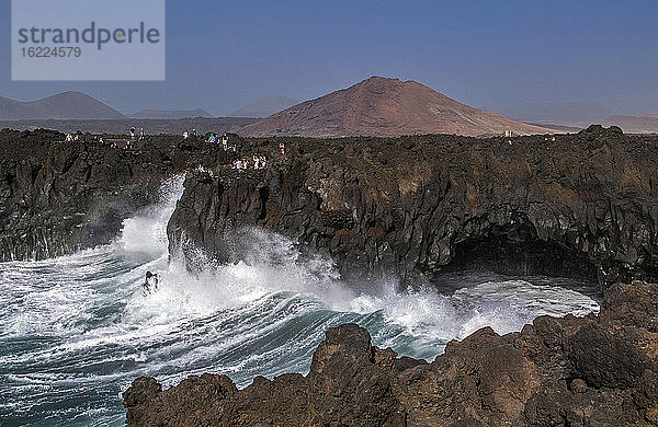 Spanien  Kanarische Inseln  Insel Lanzarote  tosendes Meer bei El Golfo