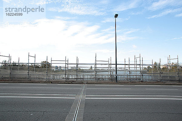 Frankreich  Nantes  44  Wartungsarbeiten an der Pirmil-Brücke.