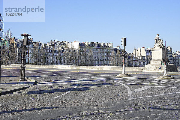 Frankreich  Paris (1. Arr.) 04/01/20. Pont du Carrousel völlig leer  nachdem die Bevölkerung zur Bekämpfung der COVID-19-Pandemie eingeschlossen wurde