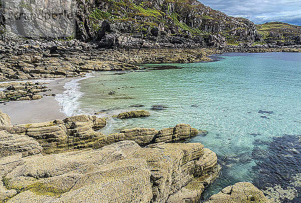 Europa  Großbritannien  Schottland  Hebriden  südöstlich der Isle of Skye  türkisfarbenes Meer am Point of Sleat
