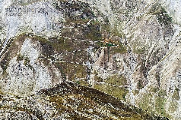 Luftaufnahme  Passstraße am Le Grand Parpaillon  Alpes Maritimes  Frankreich  Europa