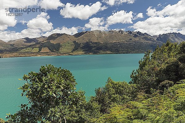 Lake Wakatipu mit Thomson Mountains  Queenstown  Otago  Südinsel  Neuseeland  Ozeanien