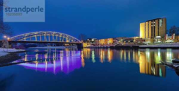 Weser  Brücke  beleuchtet  Rinteln  Deutschland  Europa