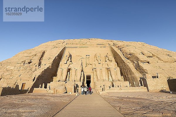 Der große Tempel von Ramses II.  Abu Simbel  Ägypten  Afrika