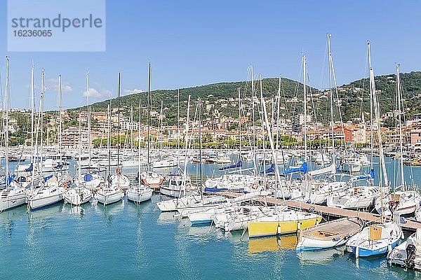 Yachthafen  Lerici  Bezirk La Spezia  Ligurien  Italien  Europa