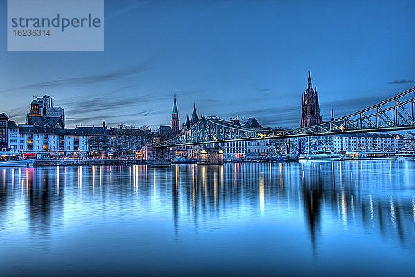 Eiserner Steg  Kaiserdom St. Bartholomäus  Alte Nikolaikirche  zur blauen Stunde  Frankfurt am Main  Hessen  Deutschland  Europa