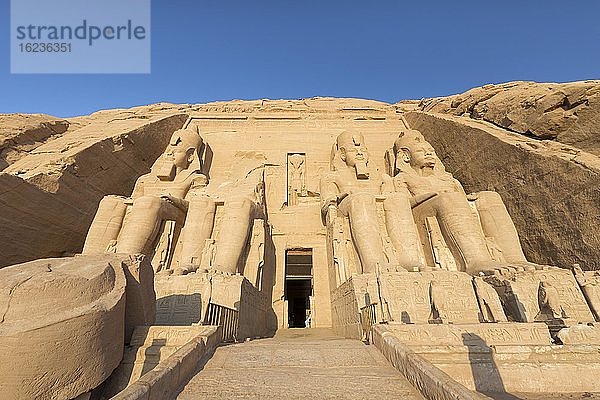 Der große Tempel von Ramses II.  Abu Simbel  Ägypten  Afrika