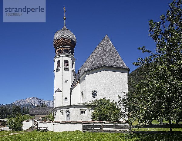 Kirche zur Heiligen Familie in Oberau  Berchtesgadener Land  Oberbayern  Bayern  Deutschland  Europa