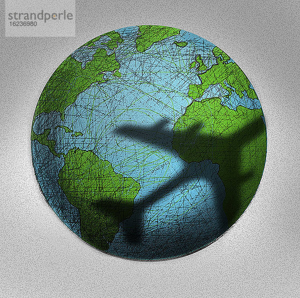 Flugzeug wirft Schatten über den Globus