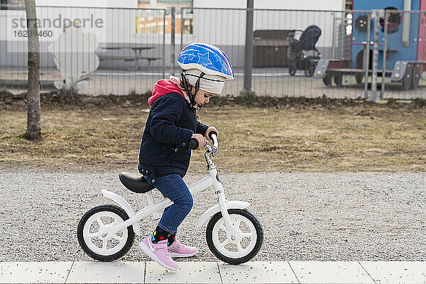 Mädchen Radfahren