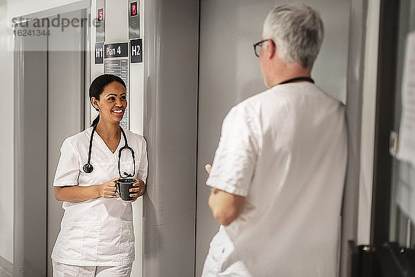 Menschen im Krankenhaus