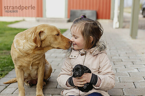 Mädchen mit Hund