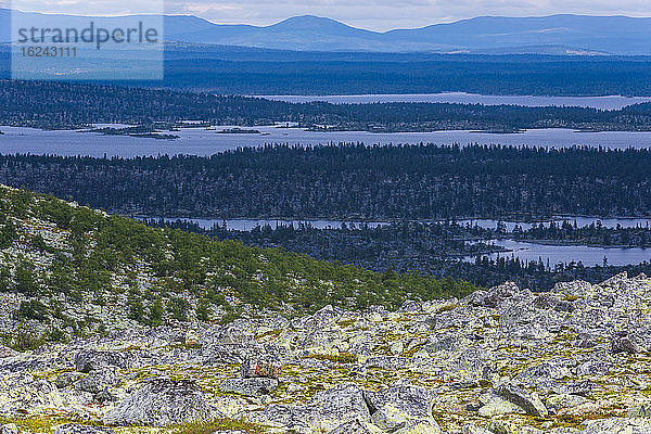 Landschaft mit Seen