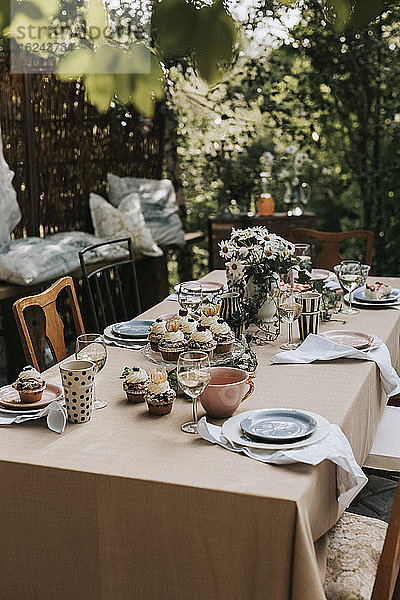 Tischset im Garten