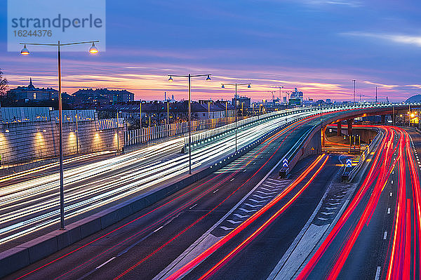 Straße bei Sonnenuntergang