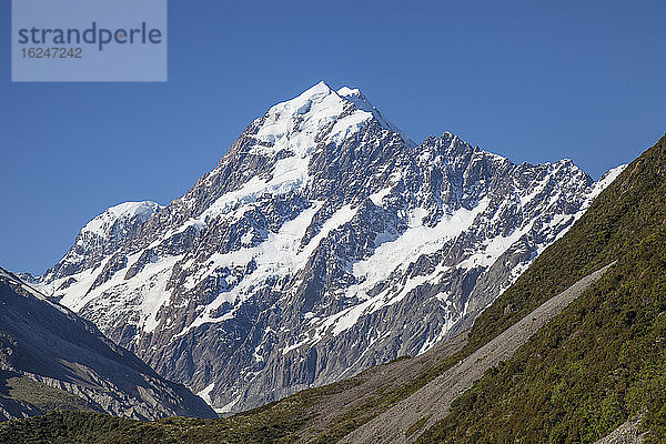 Schnee auf einem Berggipfel