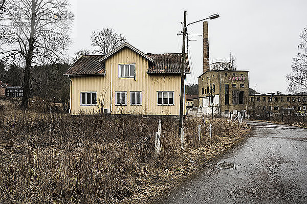Haus in der Nähe der alten Fabrik