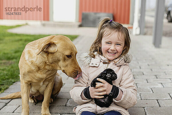 Mädchen mit Hund