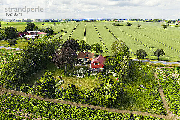 Haus in ländlicher Landschaft