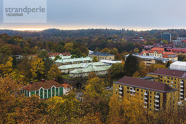 Blick auf Wohnblocks