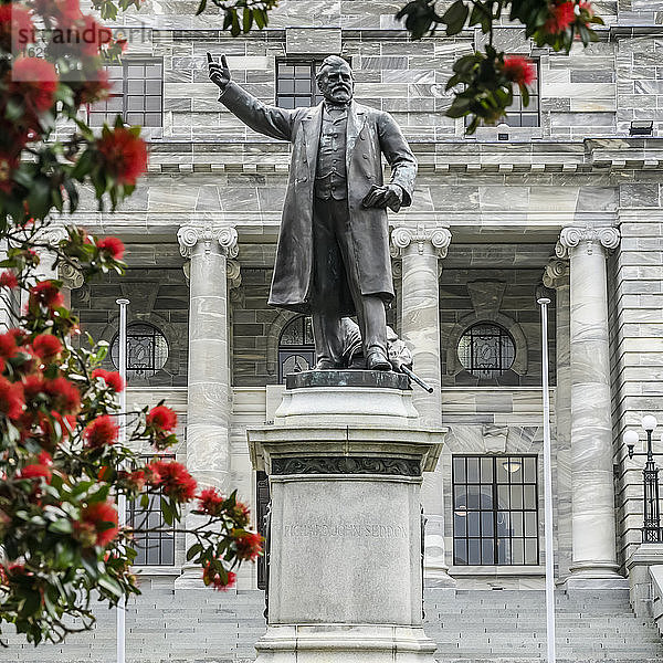 Statue von Richard Seddon  einem neuseeländischen Politiker  der als 15. Premierminister (Premierminister) von Neuseeland diente  neuseeländische Parlamentsgebäude; Wellington  Region Wellington  Neuseeland