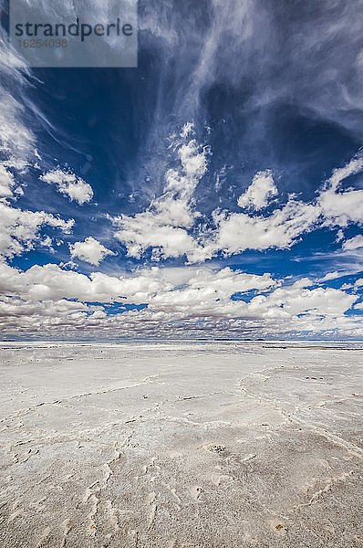 Salar de Uyuni  die grösste Salzfläche der Welt  während der Regenzeit (Dezember-Februar); Abteilung Potosi  Bolivien