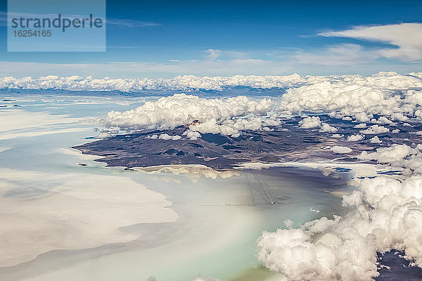 Luftaufnahme des Salar de Uyuni  der grössten Salzfläche der Welt; Abteilung Potosi  Bolivien