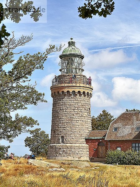 Leuchtturm Hammeren Fyr mit Besuchern  Allinge  Bornholm  Dänemark  Europa