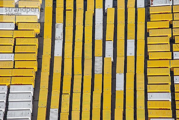 Drohnenaufnahme  gelbe Container  DHL  Hamburg  Deutschland  Europa