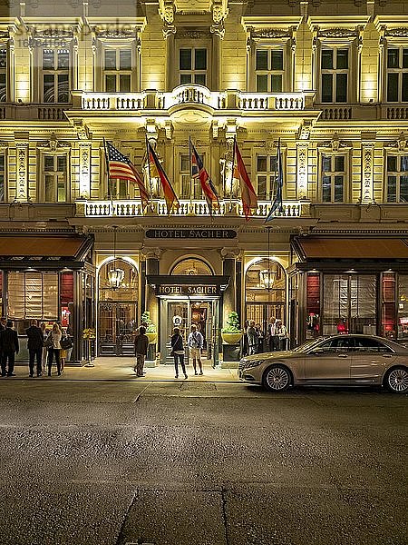 Hotel Sacher am Abend  Wien  Österreich  Europa