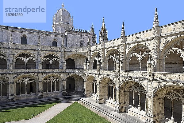 Innenhof im Kreuzgang  Kloster der Hieronymiten  Mosteiro dos Jeronimos  Belem  Lissabon  Portugal  Europa